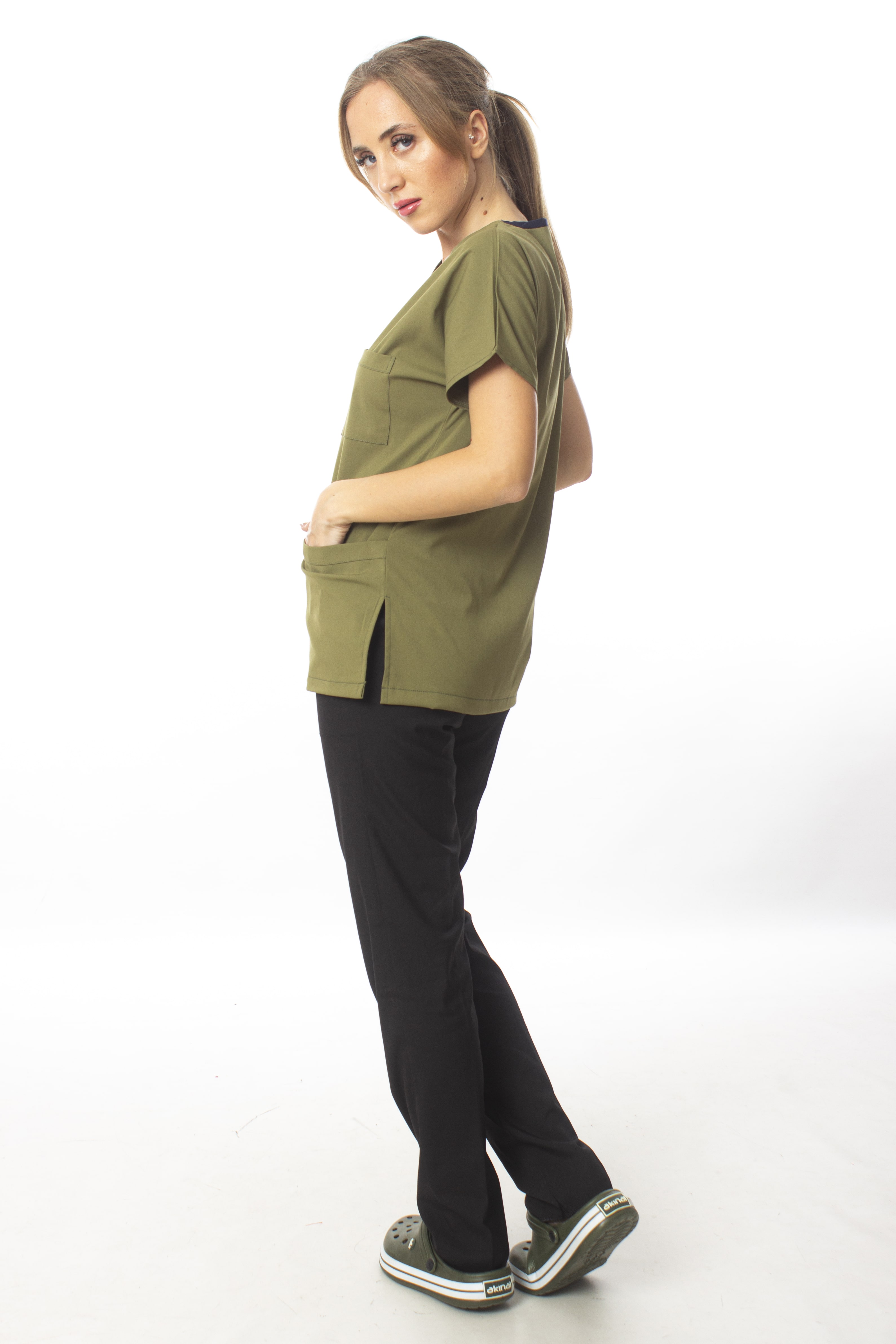 Premium Kumaş Likralı Cerrahi Doktor Hemşire Üst Haki Yeşili Alt Siyah Forma Takım
