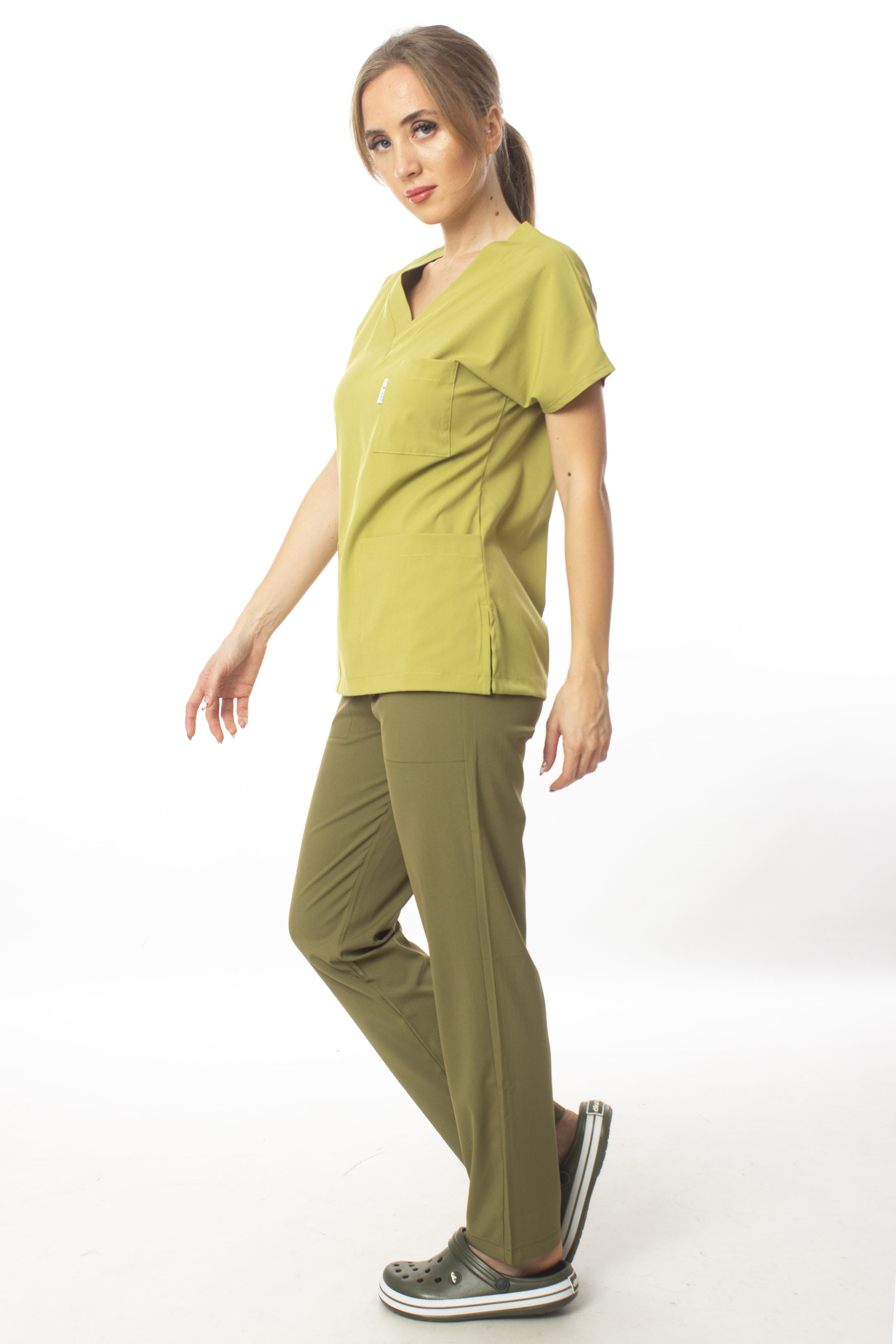 Premium Kumaş Likralı Cerrahi Doktor Hemşire Üst Fıstık Yeşili Alt Haki Yeşili Forma Takım