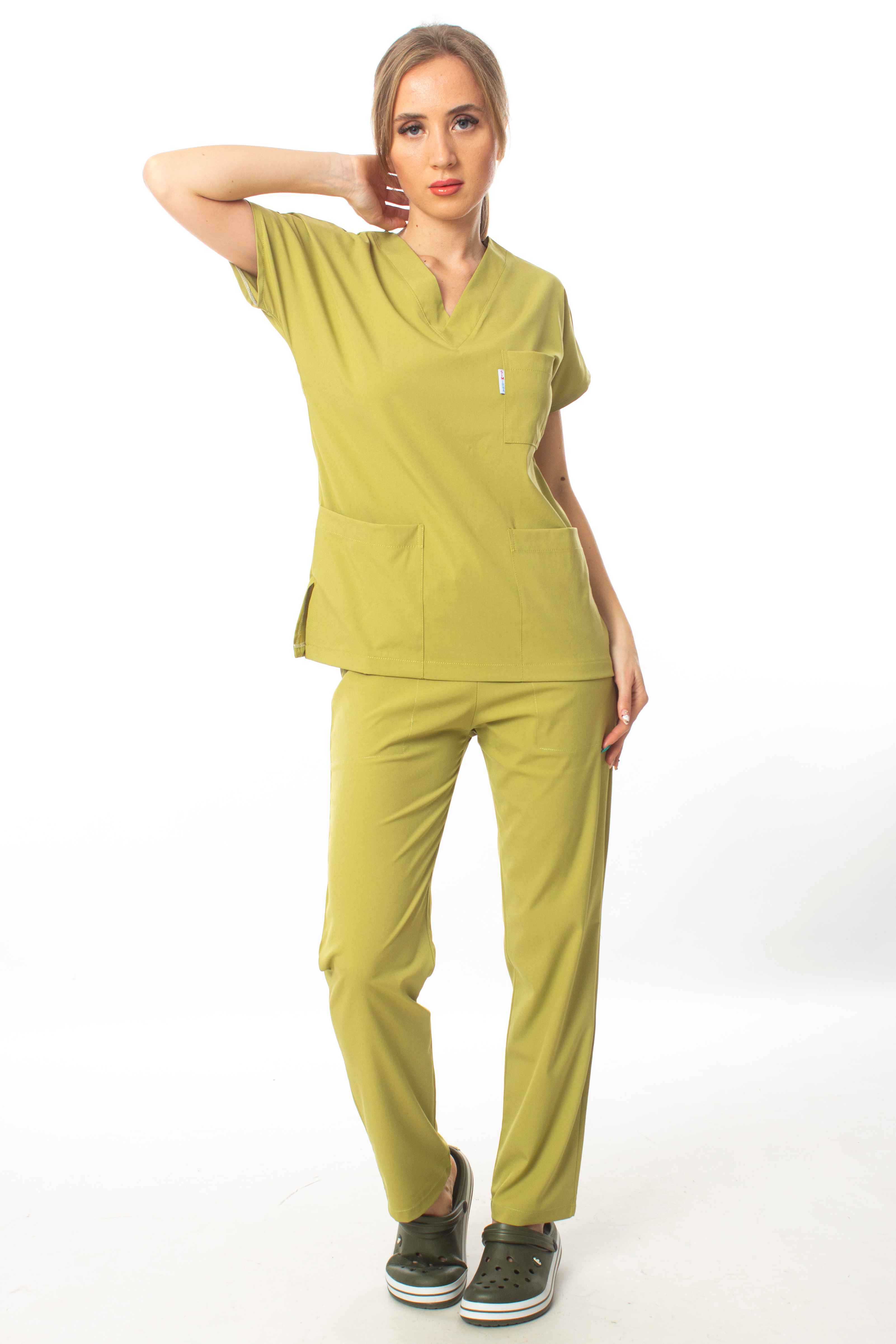 Premium Kumaş Likralı Cerrahi Doktor Hemşire Fıstık Yeşili Forma Takım
